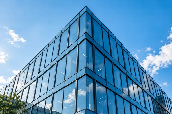 Facciata di un edificio moderno in vetro